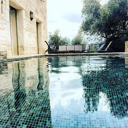 Maison Saint Florent بيت للعطل