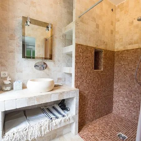 Maison Saint Florent بيت للعطل