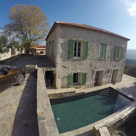 Maison Saint Florent بيت للعطل